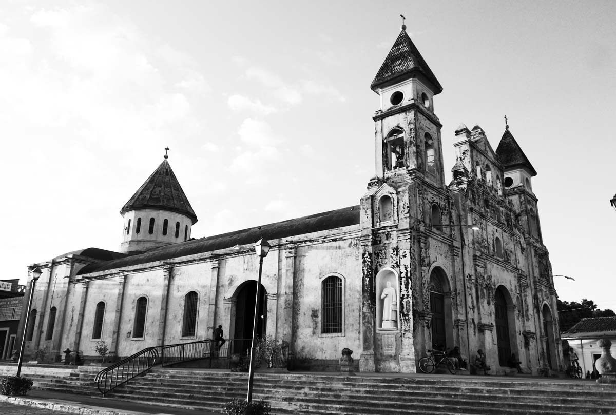 Iglesia Guadalupe in Granada, Nicaragua by day