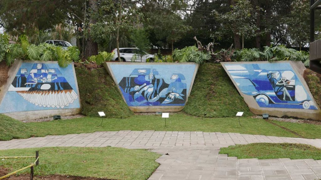Guatemaltitas murals from Efrain Recinos