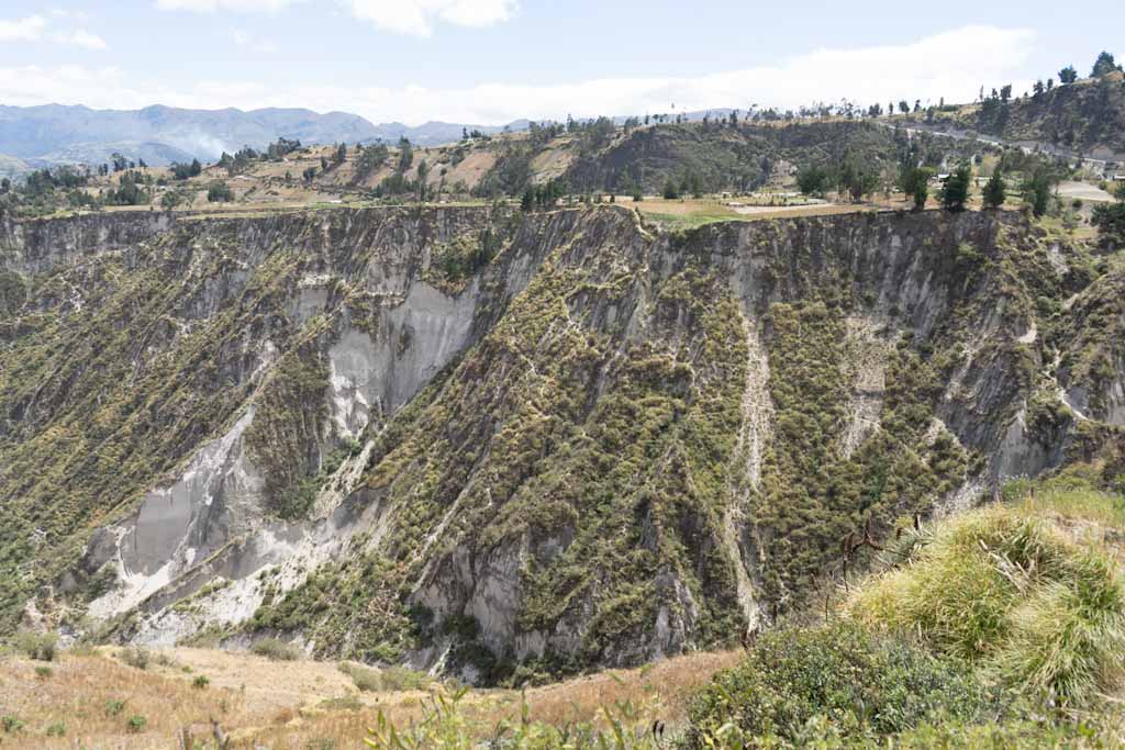 View towards cascada Golonrina on Quilotoa loop