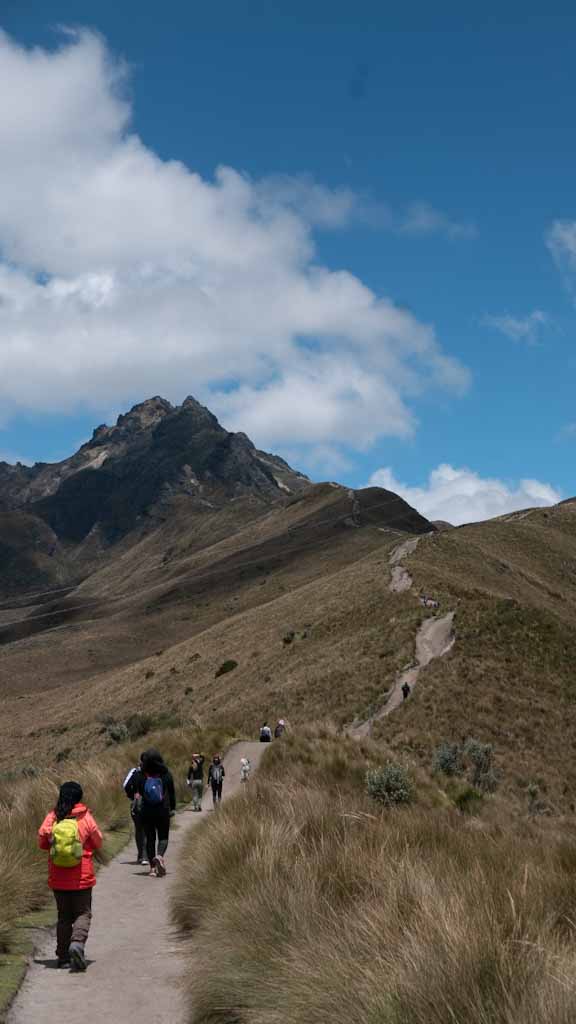 The road to Rucu Pichincha