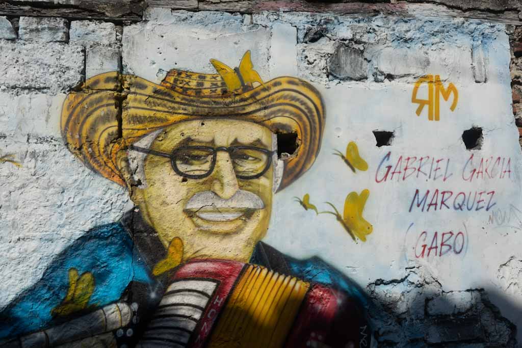 Street art in Colombia - Into The Arms Of America
