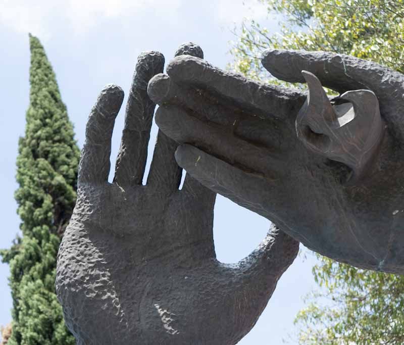 Reaching Hands artwork Puebla