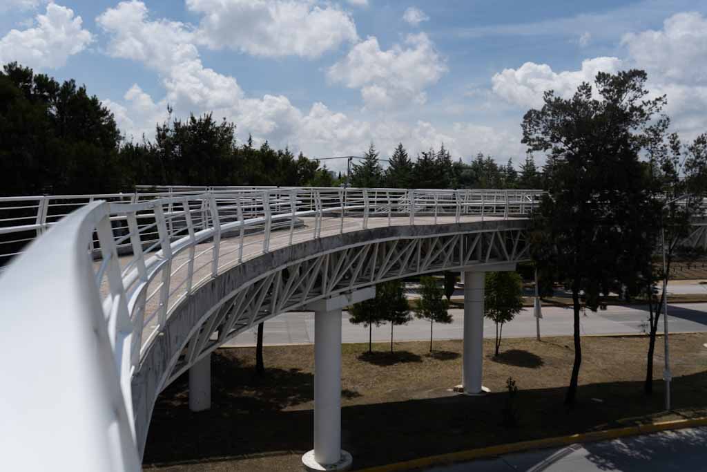 Elevated walkways and cycling paths in Puebla